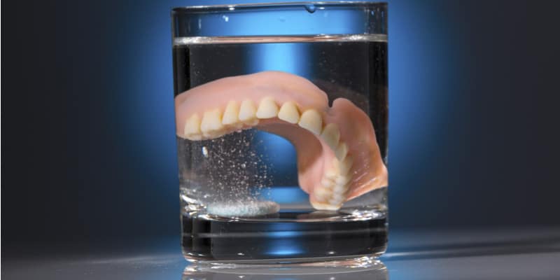 שיניים תותבות בגיל צעיר? יש דבר כזה