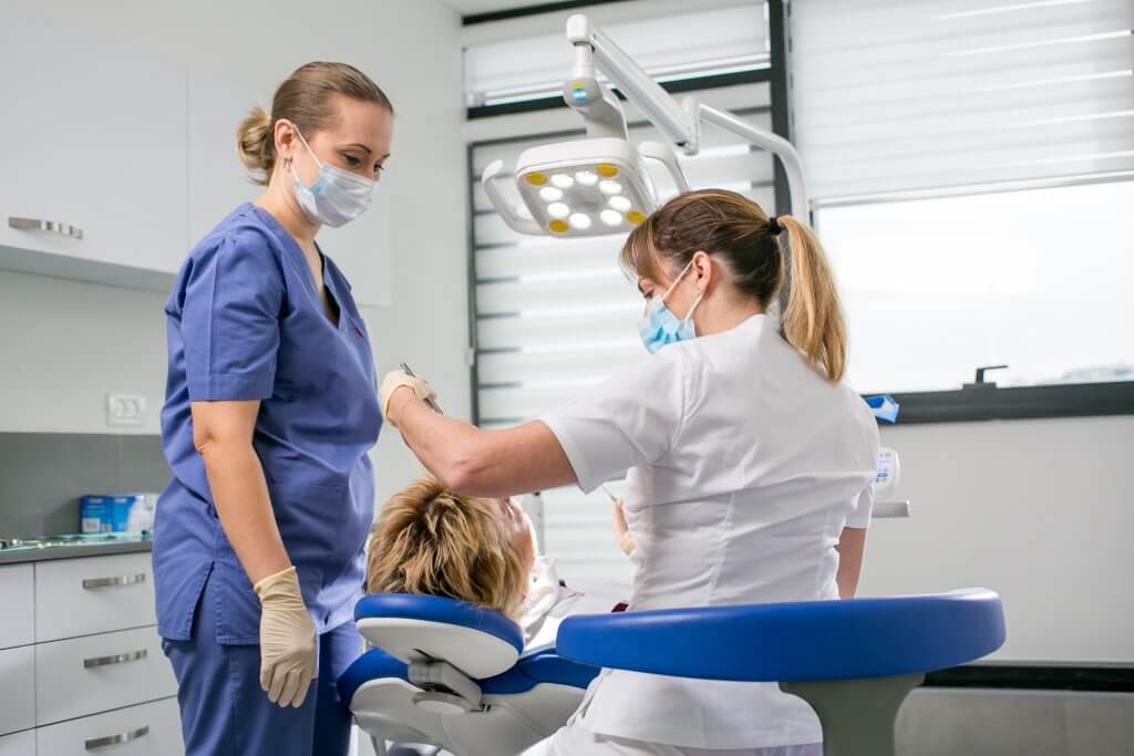 טיפול בנסיגת חניכיים