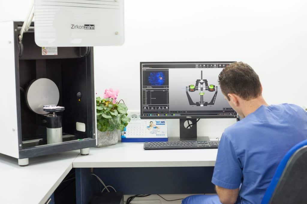 רופא שיניים פרטי או קופת חולים? יתרונות הטכנולוגיה