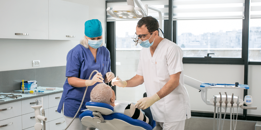 השתלת שיניים להשלמת שיניים חסרות