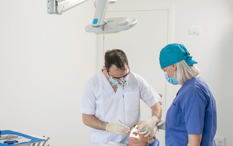 התקנת שיניים זמניות על שתלים