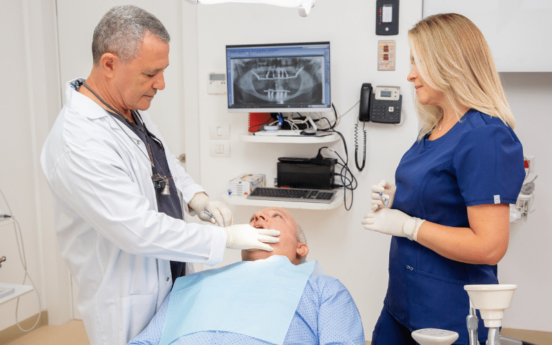 החלפת שתלים בשיניים אינה דומה להשתלה ראשונה