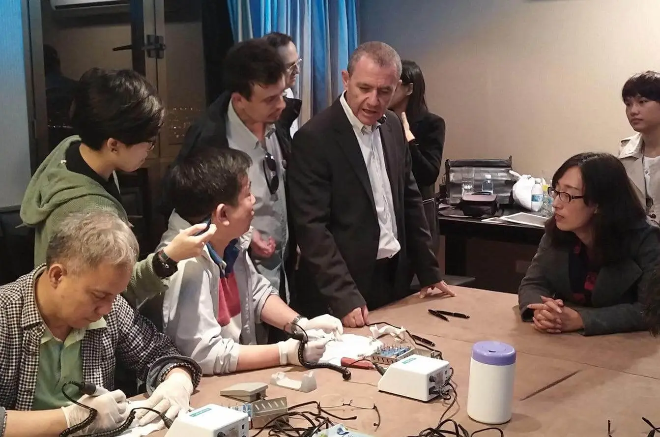 קורסים לרופאי שיניים