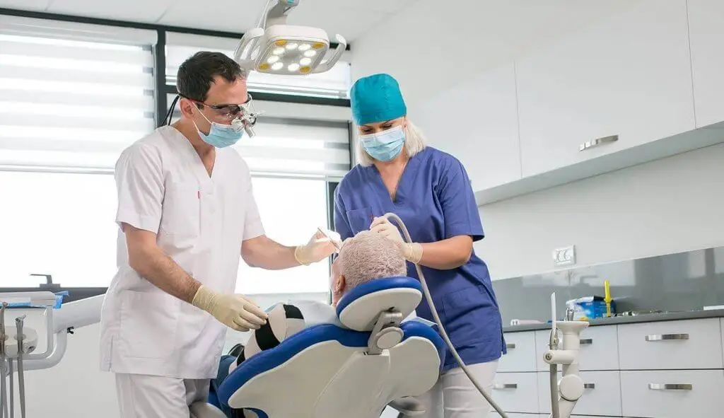 השתלת שיניים