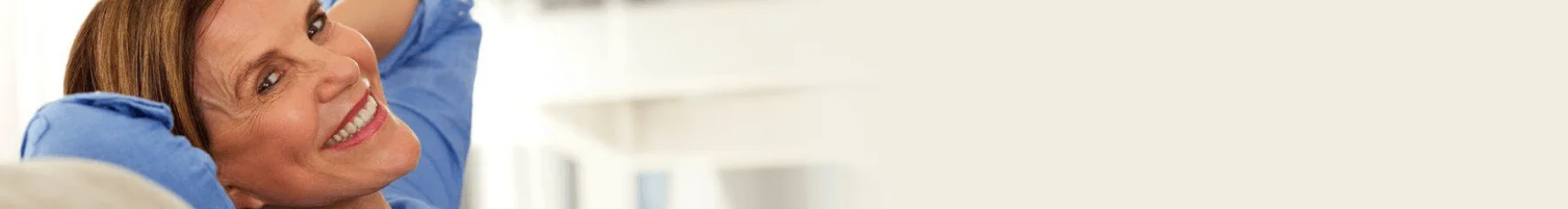 סטריפ אישה מחייכת